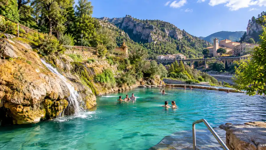 How to Get from Valencia to Montanejos: Bus, Car & Travel Guide